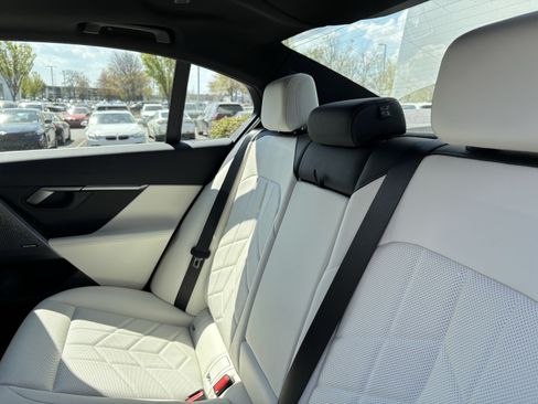 Used 2026 BMW 530i RWD image 31