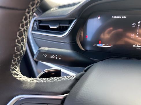 New 2025 Jeep Grand Cherokee L Laredo image 32