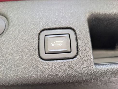 Used 2020 Chevrolet Equinox Premier image 36