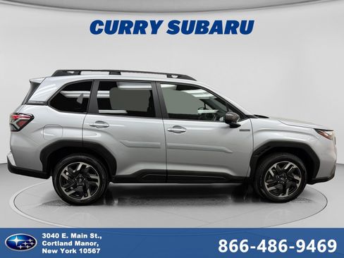 Used 2025 Subaru Forester Premium AWD/4WD image 6