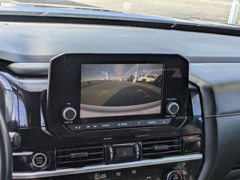 Used 2024 Nissan Pathfinder SV image 22