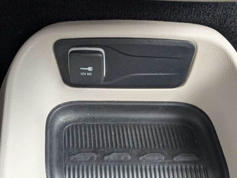 Used 2023 Chrysler Voyager LX FWD image 25