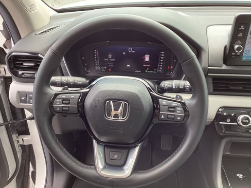 Used 2025 Honda Pilot Elite image 18