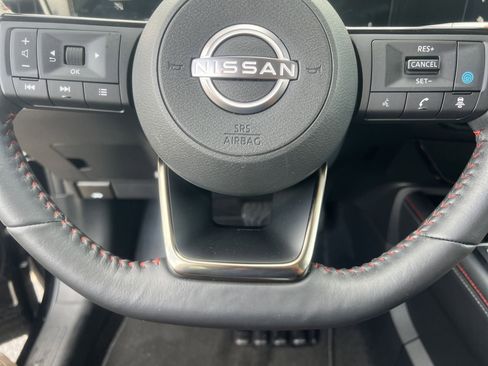 Certified 2025 Nissan Kicks SR FWD image 9