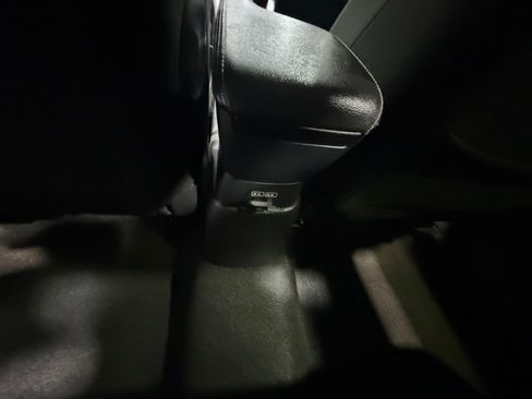 Used 2020 Nissan Kicks S image 32