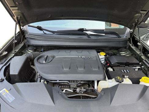 Used 2019 Jeep Cherokee Latitude Plus w/ Cold Weather Group AWD/4WD image 28