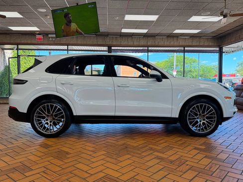 Used 2023 Porsche Cayenne AWD/4WD image 9