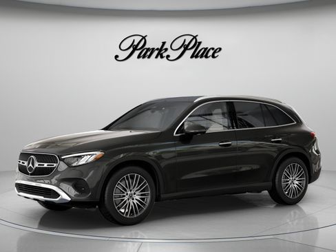 Used 2026 Mercedes-Benz GLC 300 4MATIC image 2