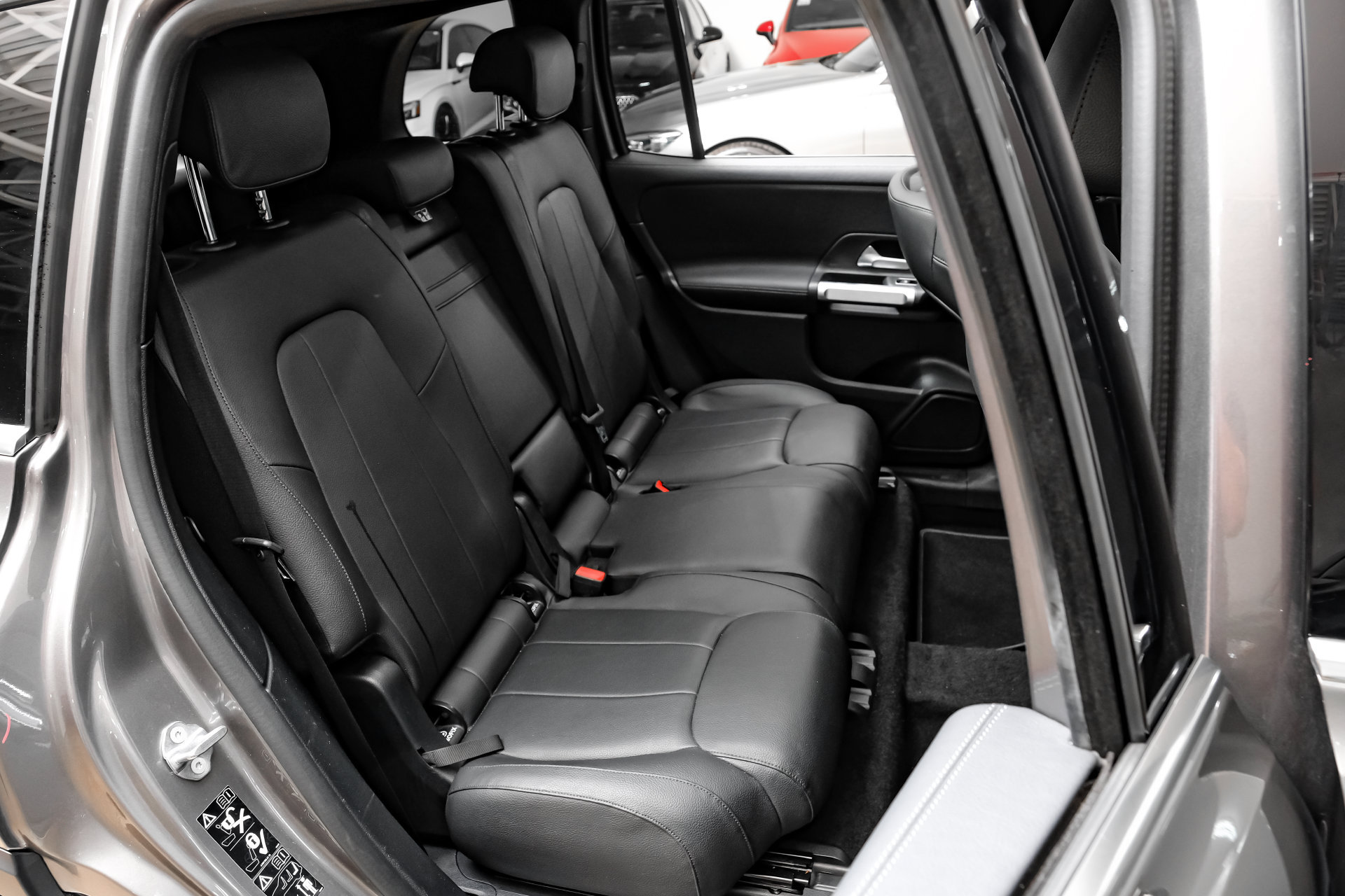 Used 2023 Mercedes-Benz GLB 250 w/ Premium Package image 37