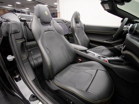 Used 2023 Ferrari Portofino M RWD image 23