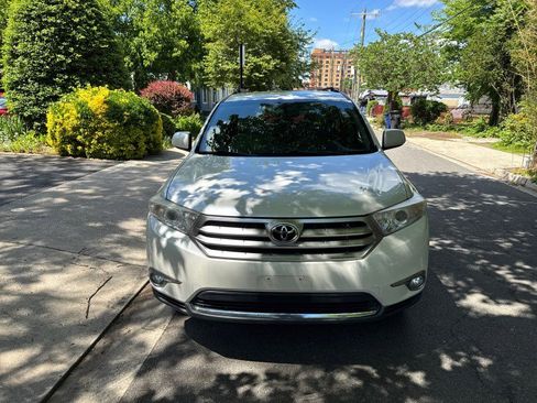 Used 2012 Toyota Highlander 4WD w/ Tech Pkg image 8