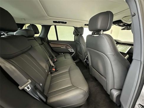 Used 2024 Land Rover Range Rover SE image 16