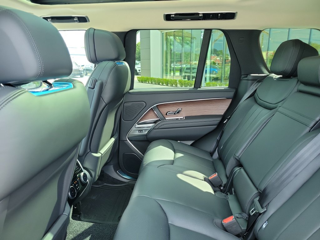New 2026 Land Rover Range Rover SE AWD/4WD image 16