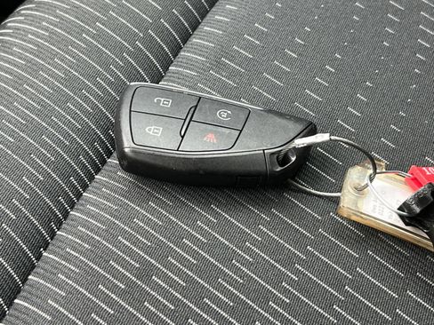 Used 2025 Chevrolet Equinox LT FWD image 21