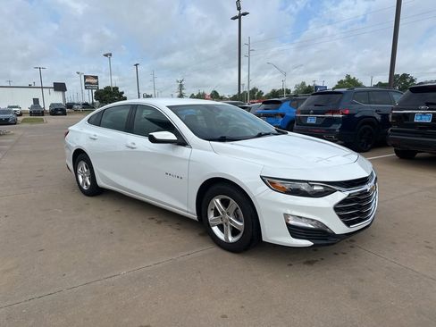 Used 2023 Chevrolet Malibu LT w/ Driver Confidence Package FWD image 3