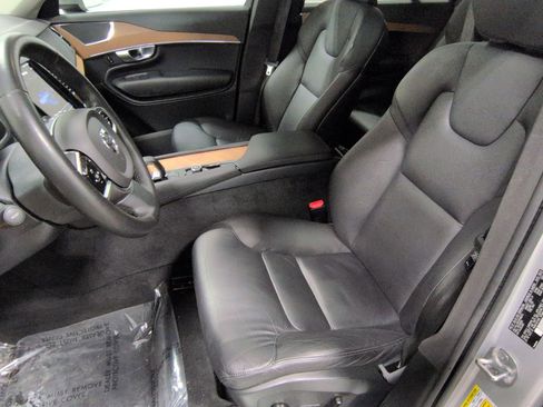 Used 2024 Volvo XC90 B5 Plus image 17