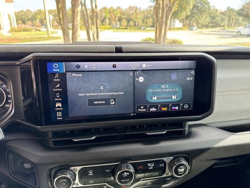 Used 2024 Jeep Gladiator Sport image 26