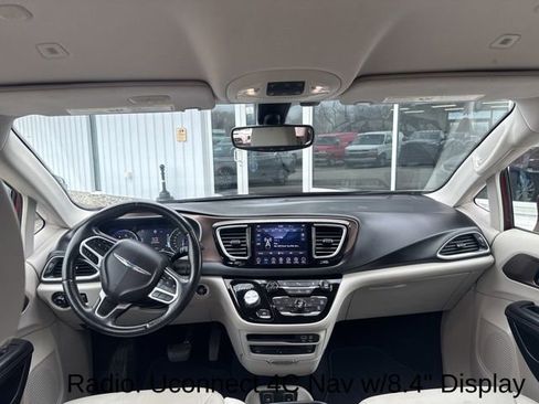 Used 2018 Chrysler Pacifica Touring-L Plus image 22