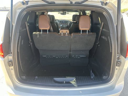 Used 2020 Chrysler Pacifica Limited w/ Advanced Safetytec Group FWD image 21