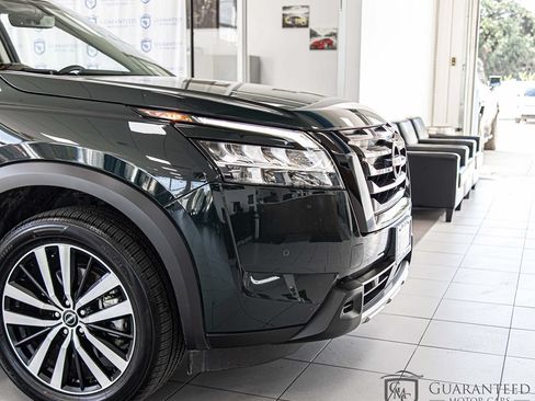 Used 2024 Nissan Pathfinder Platinum AWD/4WD image 4