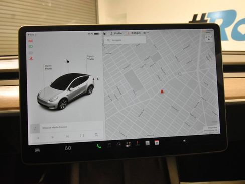 Used 2022 Tesla Model Y Long Range AWD/4WD image 24
