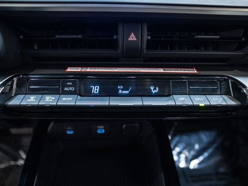 Used 2025 Toyota Prius LE image 26