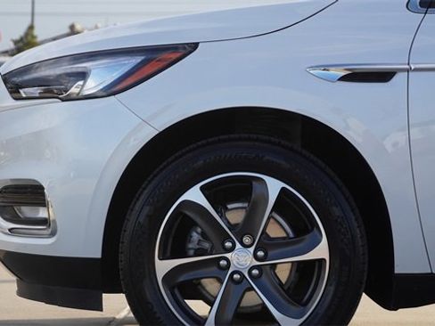 Used 2021 Buick Enclave Essence w/ Sport Touring Edition image 5