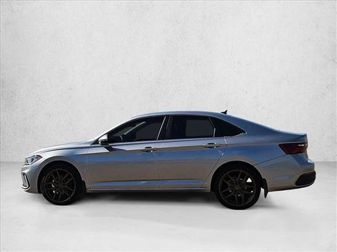 Used 2025 Volkswagen Jetta SE FWD image 8