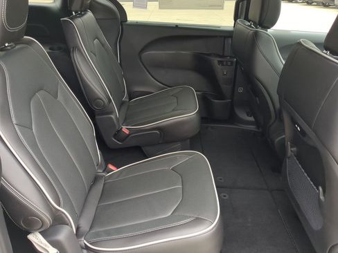 New 2026 Chrysler Pacifica Limited w/ S Appearance Package image 16