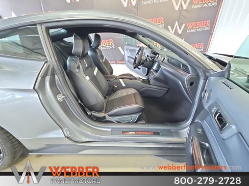 Used 2022 Ford Mustang Shelby GT500 w/ Technology Package RWD image 21