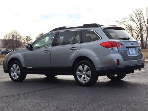 Used 2010 Subaru Outback 3.6R Limited image 7