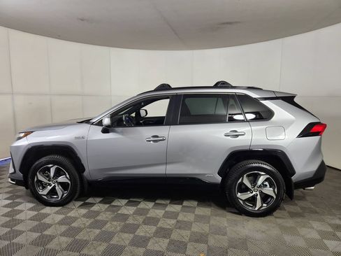 Used 2023 Toyota RAV4 SE w/ Weather & Moonroof Package AWD/4WD image 4