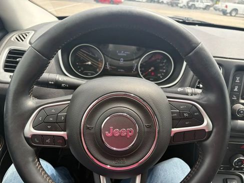 Used 2018 Jeep Compass Latitude w/ Cold Weather Group FWD image 21