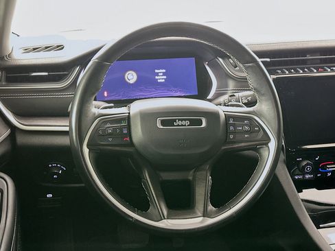 Used 2022 Jeep Grand Cherokee L Limited image 18