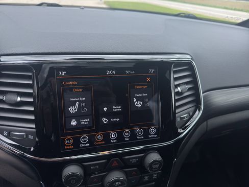 Used 2019 Jeep Grand Cherokee Altitude AWD/4WD image 28