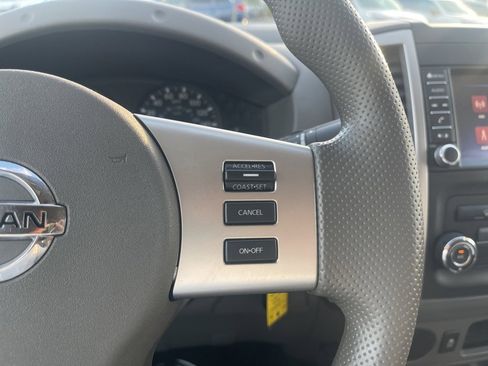 Used 2019 Nissan Frontier SV image 11