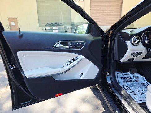 Used 2017 Mercedes-Benz GLA 250 image 12