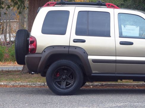 Used 2005 Jeep Liberty Renegade image 36