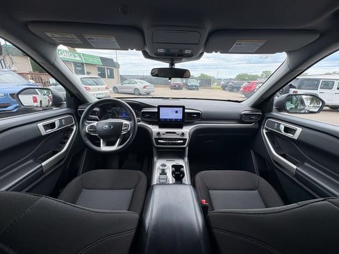Used 2023 Ford Explorer XLT AWD/4WD image 11