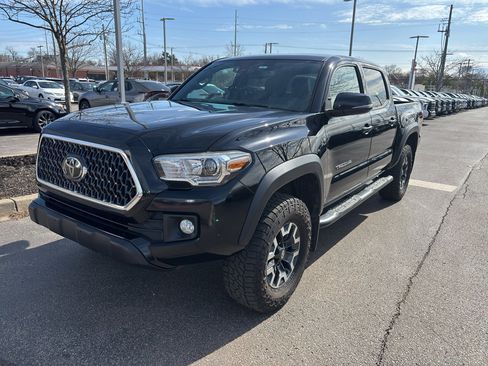 Used 2018 Toyota Tacoma TRD Off-Road image 3