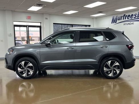 Used 2025 Volkswagen Taos SE AWD/4WD image 9