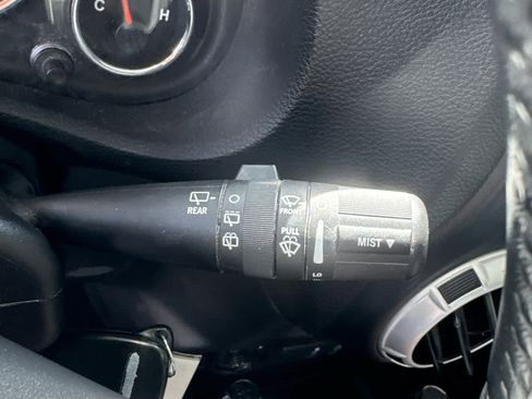 Used 2017 Jeep Wrangler Unlimited Sahara image 24