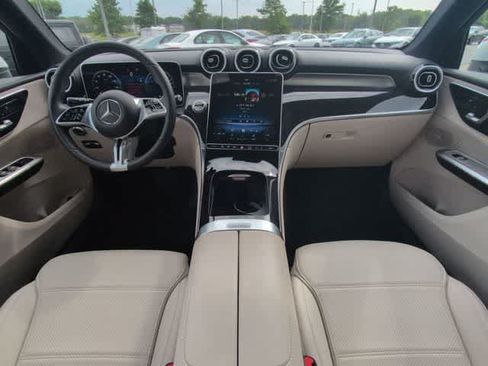 Used 2025 Mercedes-Benz GLC 350e 4MATIC image 14
