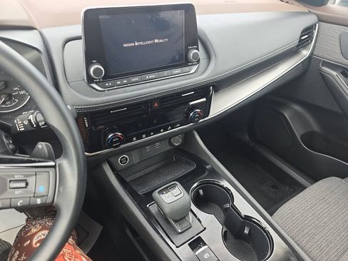 Used 2022 Nissan Rogue SV AWD/4WD image 17