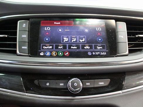 Used 2021 Buick Enclave Essence image 18