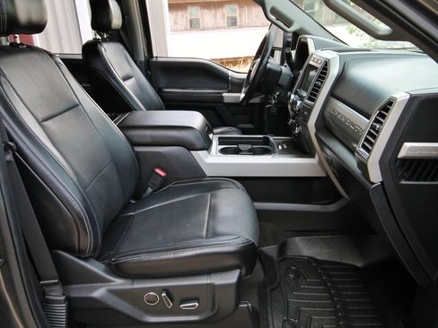 Used 2017 Ford F250 Lariat w/ Lariat Value Package AWD/4WD image 38