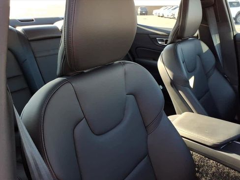 Used 2025 Volvo S60 B5 Core image 19