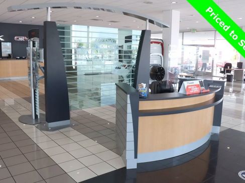 Used 2024 Audi Q8 e-tron Premium image 42