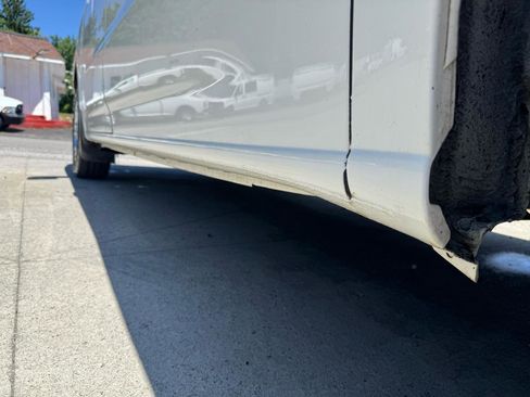 Used 2018 Nissan NV 2500 SV RWD image 23