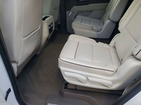 Used 2021 GMC Yukon Denali w/ Denali Premium Package image 20